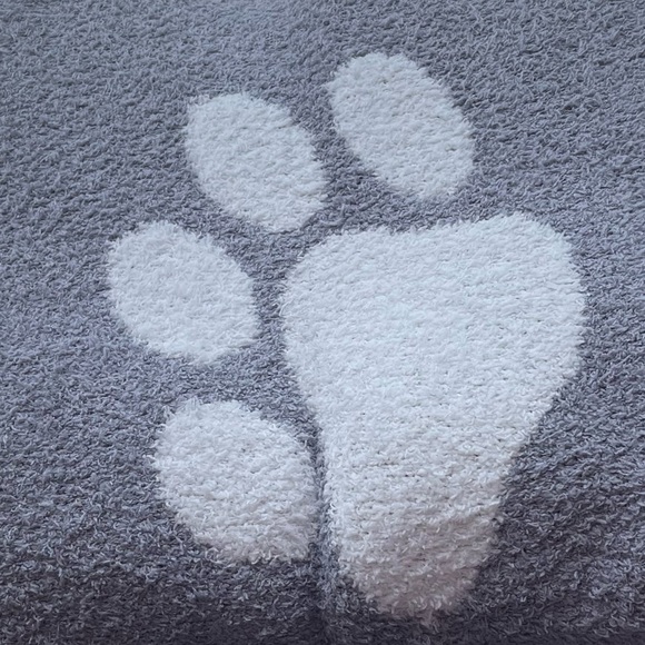 ❤️🎉SALE!! LUXE Paw Print Blanket 50x60 - Picture 2 of 2